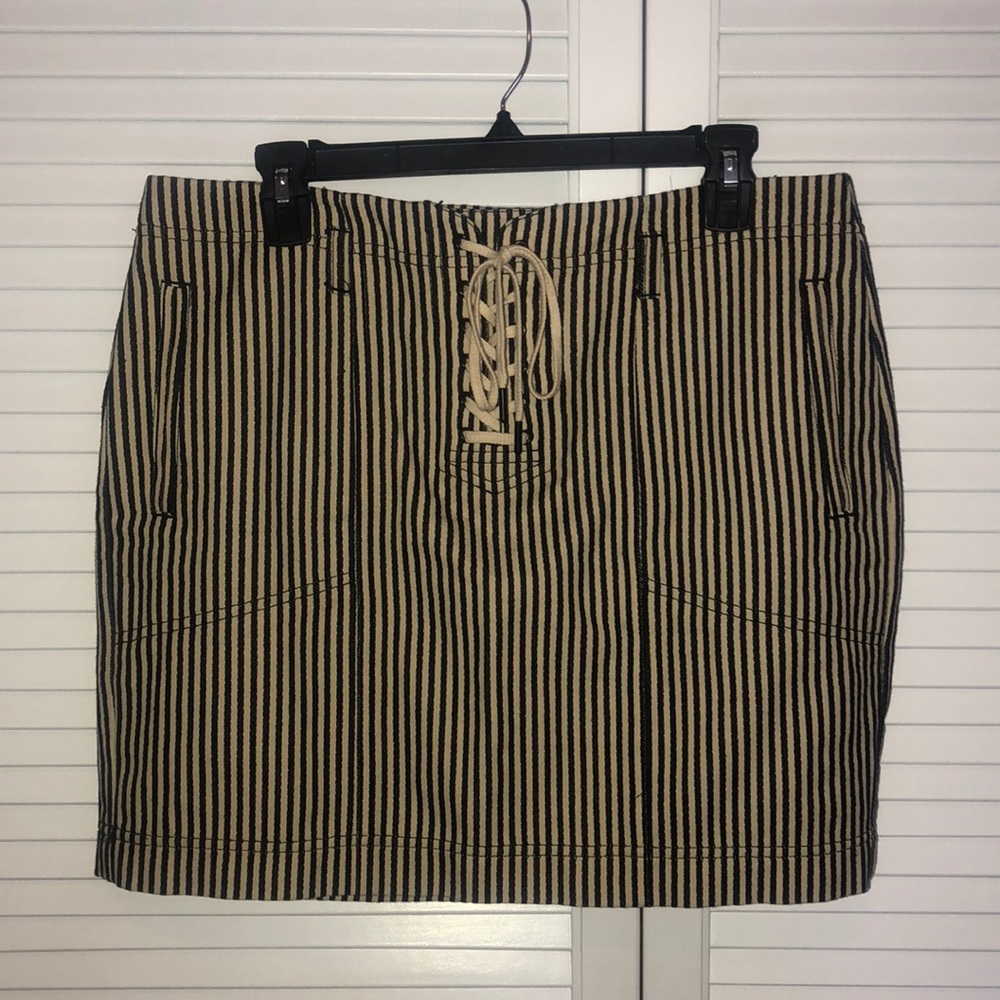Stripped mini skirt with lace up detail